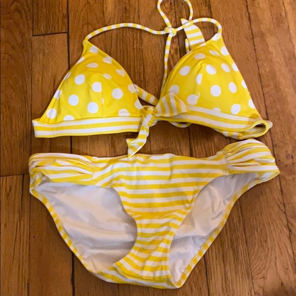 Victoria’s Secret yellow 2 piece bikini